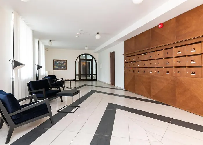 Hilltop - Grand Gonsiori Apartament *